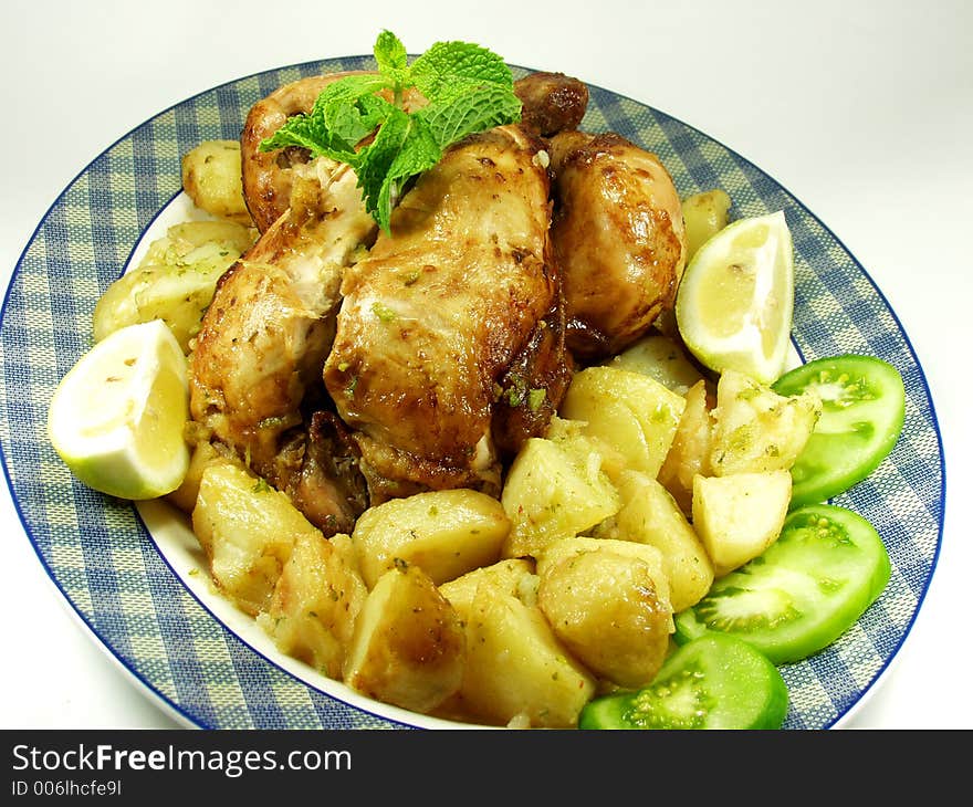 Roast chicken whit potatoes and salad