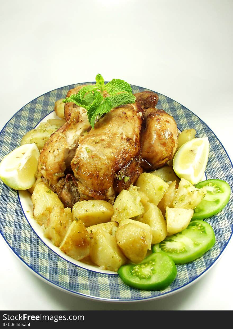 Roast chicken whit potatoes and salad