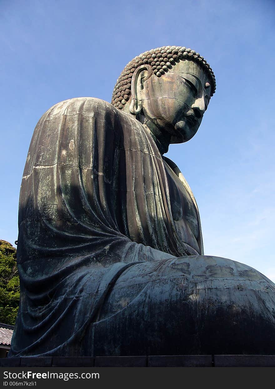 giant bronze Buddha statue in Kamakura Japan