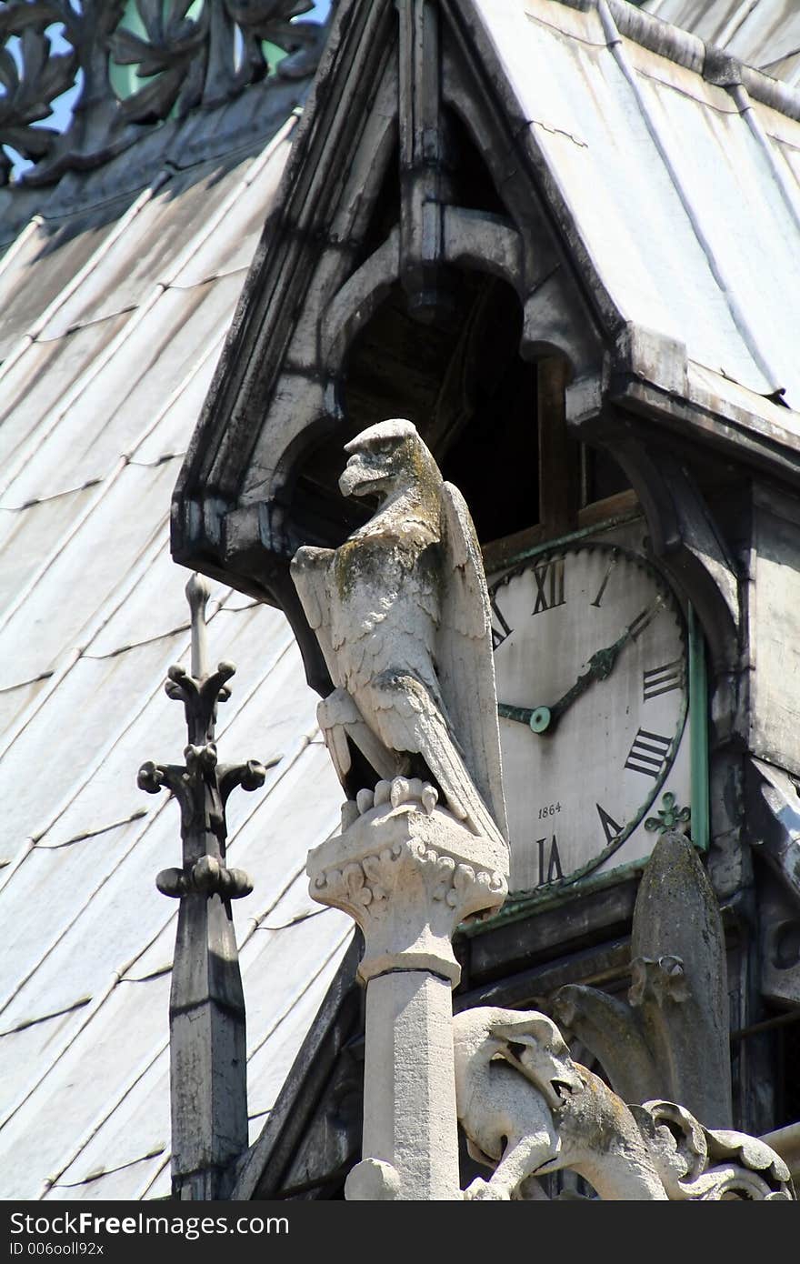 Eagle statue before a clock, Paris