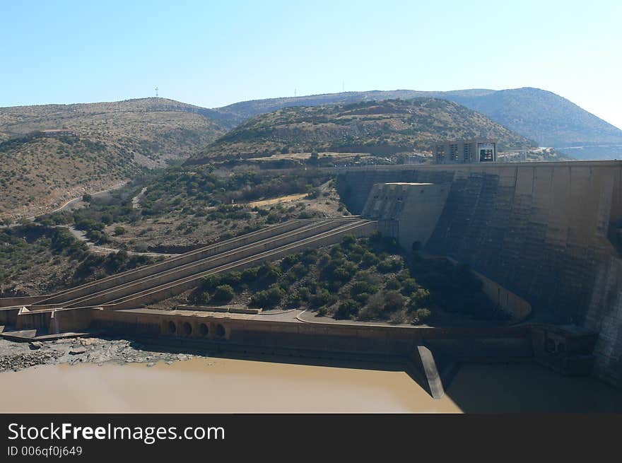 Damwall with hydro electric plant