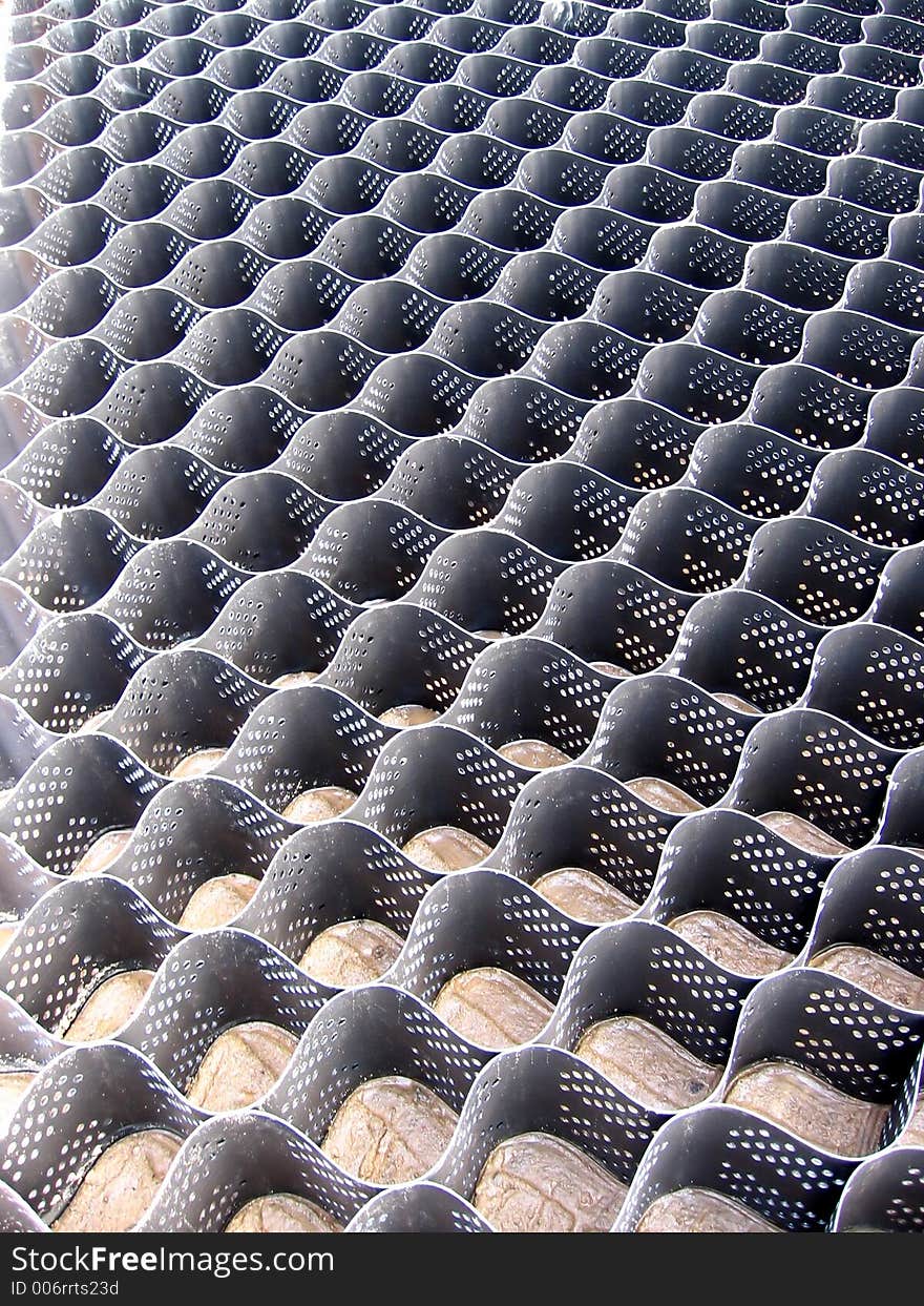 Levelling, strengthening terrain; material: perforate plastic