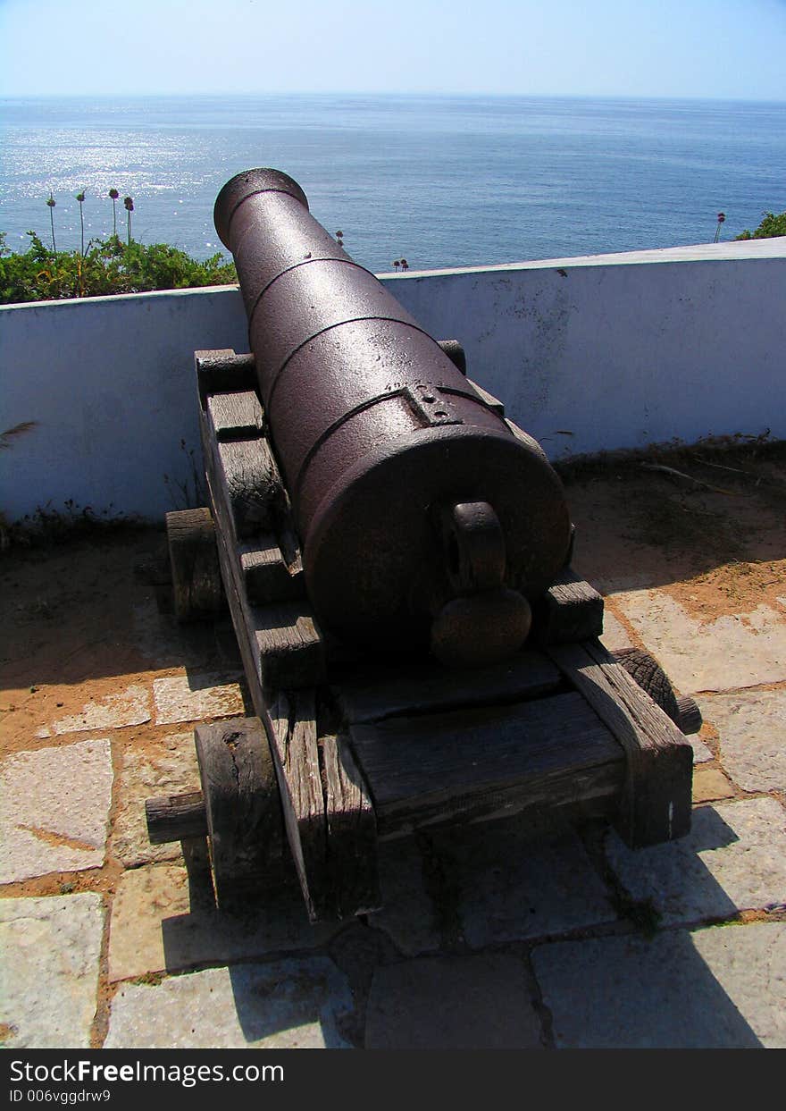 Old cannon pointing to te horizont