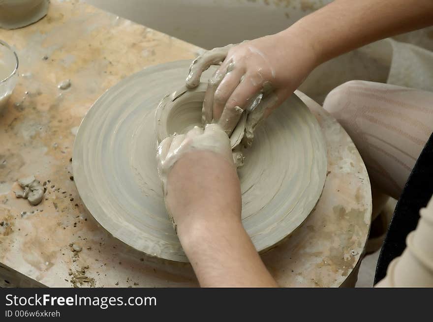 Larning how to make pottery. Larning how to make pottery