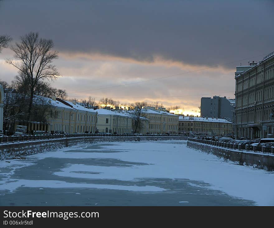 Sunset over Moika river in Saint-Petersburg 02