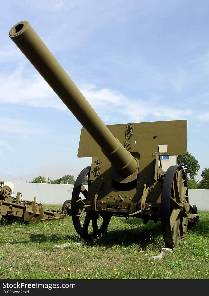 Big heavy gun 1918