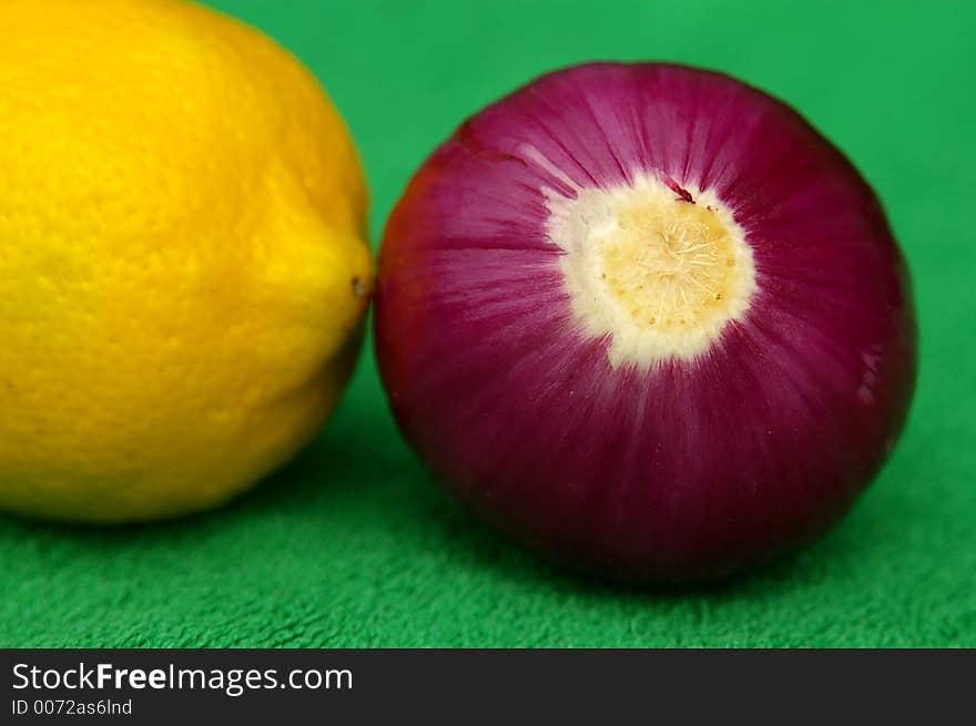 Lemon An Red Onion Zoomed