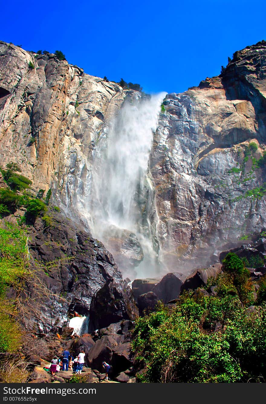 Bridal Veil tumbles 620' from the top, and one of the few falls in Yosemite to run all year. As you stand at the bottom and look up, the mist created at the top has a wonderful, veil-like quality to it during most of the year. However, it the spring, it thunders with run-off. Bridal Veil tumbles 620' from the top, and one of the few falls in Yosemite to run all year. As you stand at the bottom and look up, the mist created at the top has a wonderful, veil-like quality to it during most of the year. However, it the spring, it thunders with run-off.