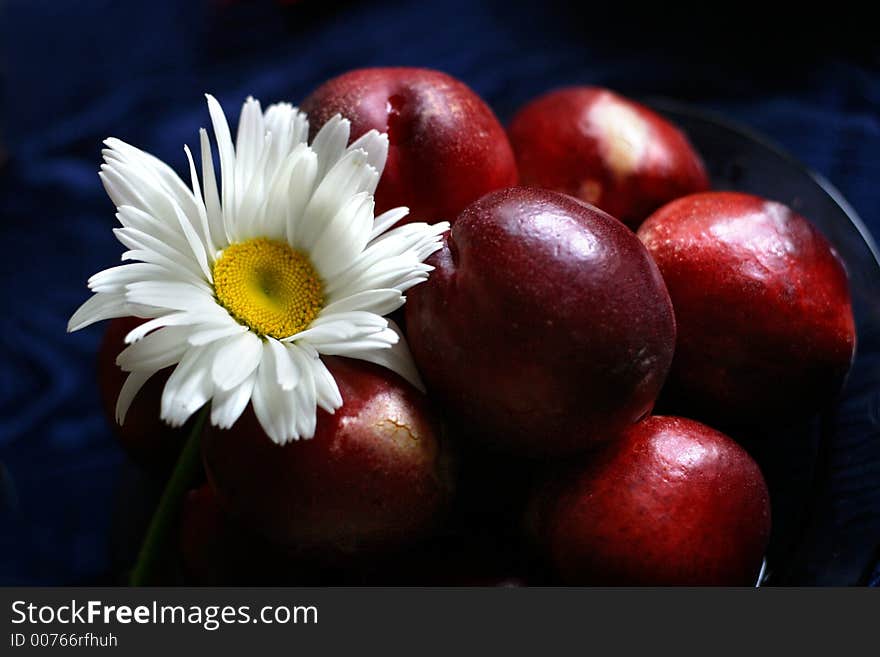 The plate, full fruits with a camomile. The plate, full fruits with a camomile