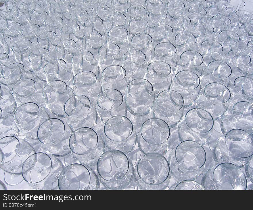 Wine-glass patterns before the guests arrive