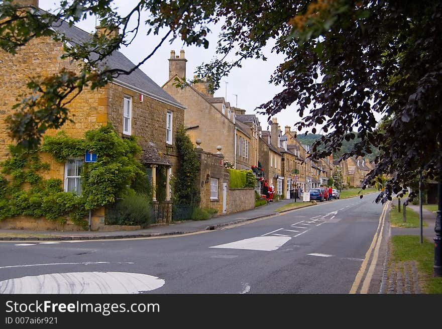 Street scene on broadway, broadway, cotswolds, warwickshire, united kingdom.