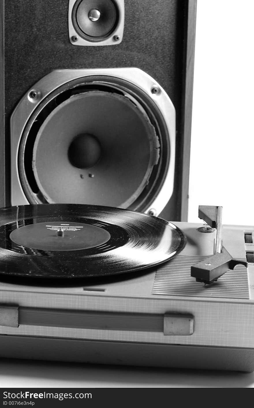 Black and white image of an old speaker and record player