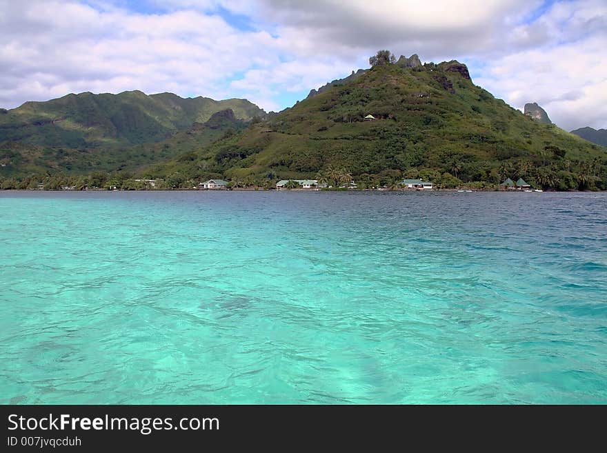 Turquoise blue lagoon in Moorea island