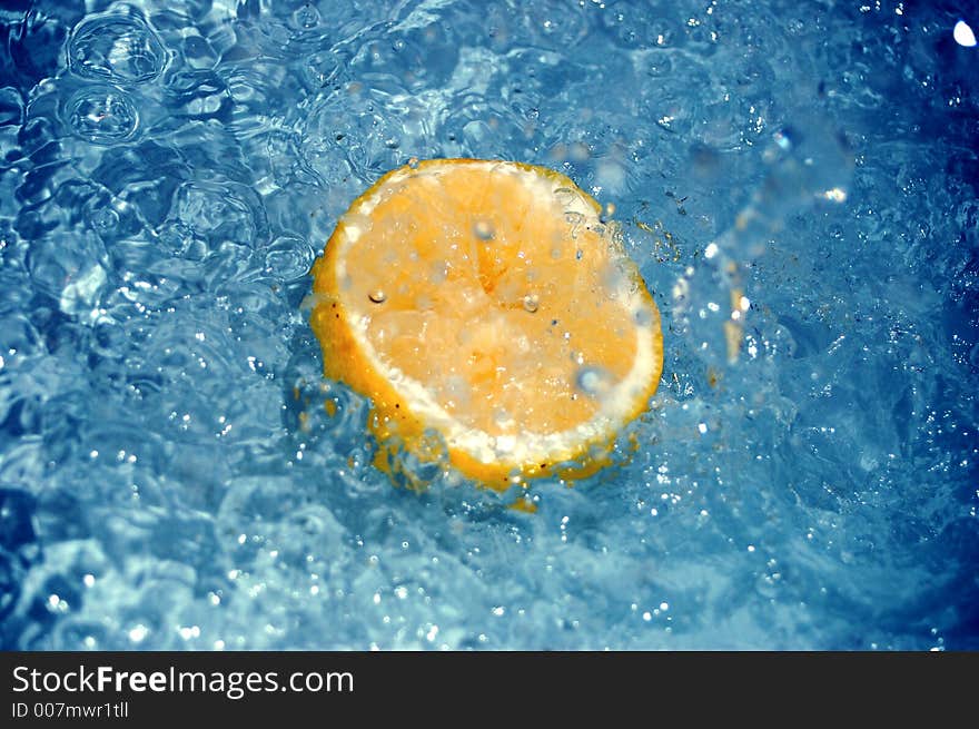 Lemon in water 3