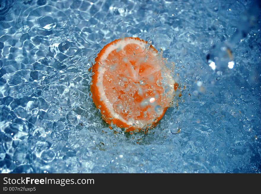 Lemon in water 6