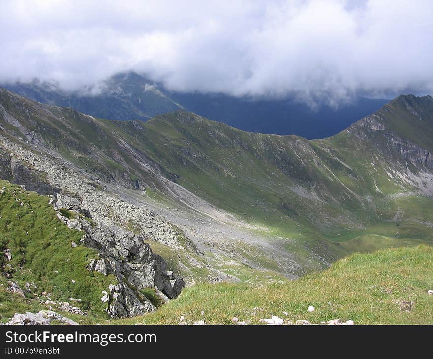 Mountain haze approaching