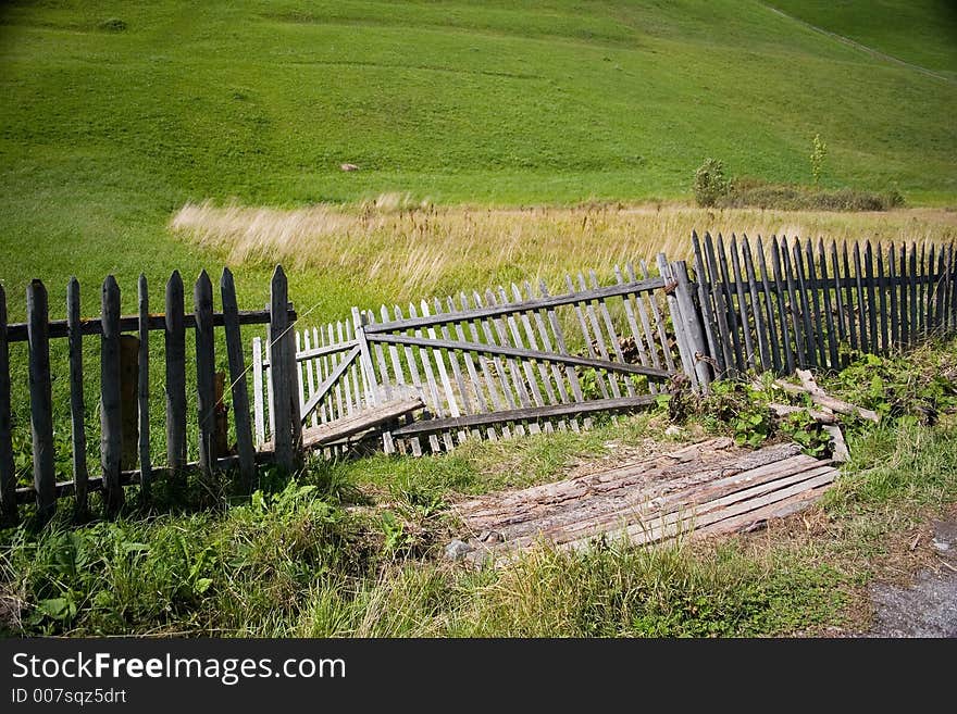 Open port on fence. Open port on fence