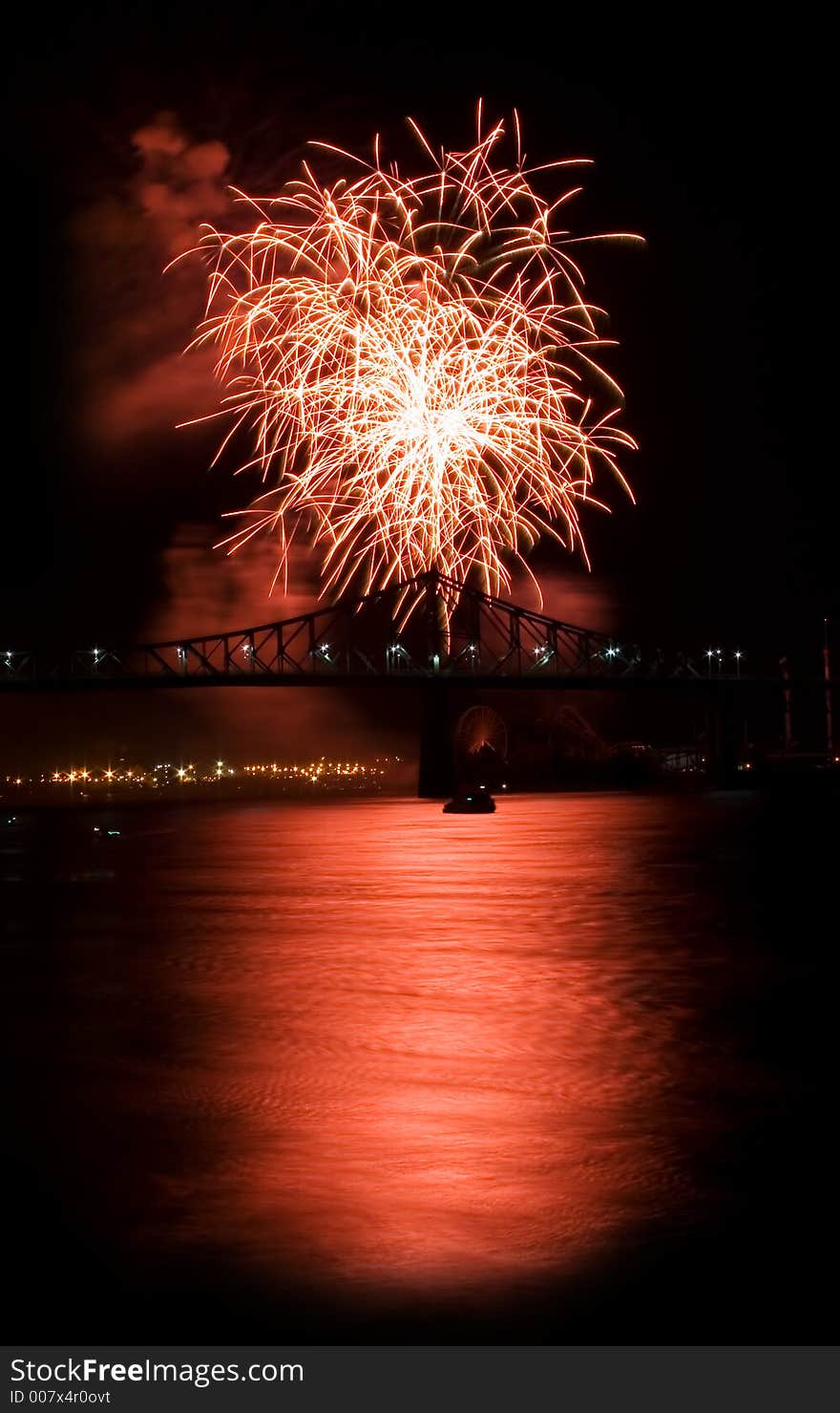 USA fireworks at La Ronde, Montr顬 (19 july 2006)