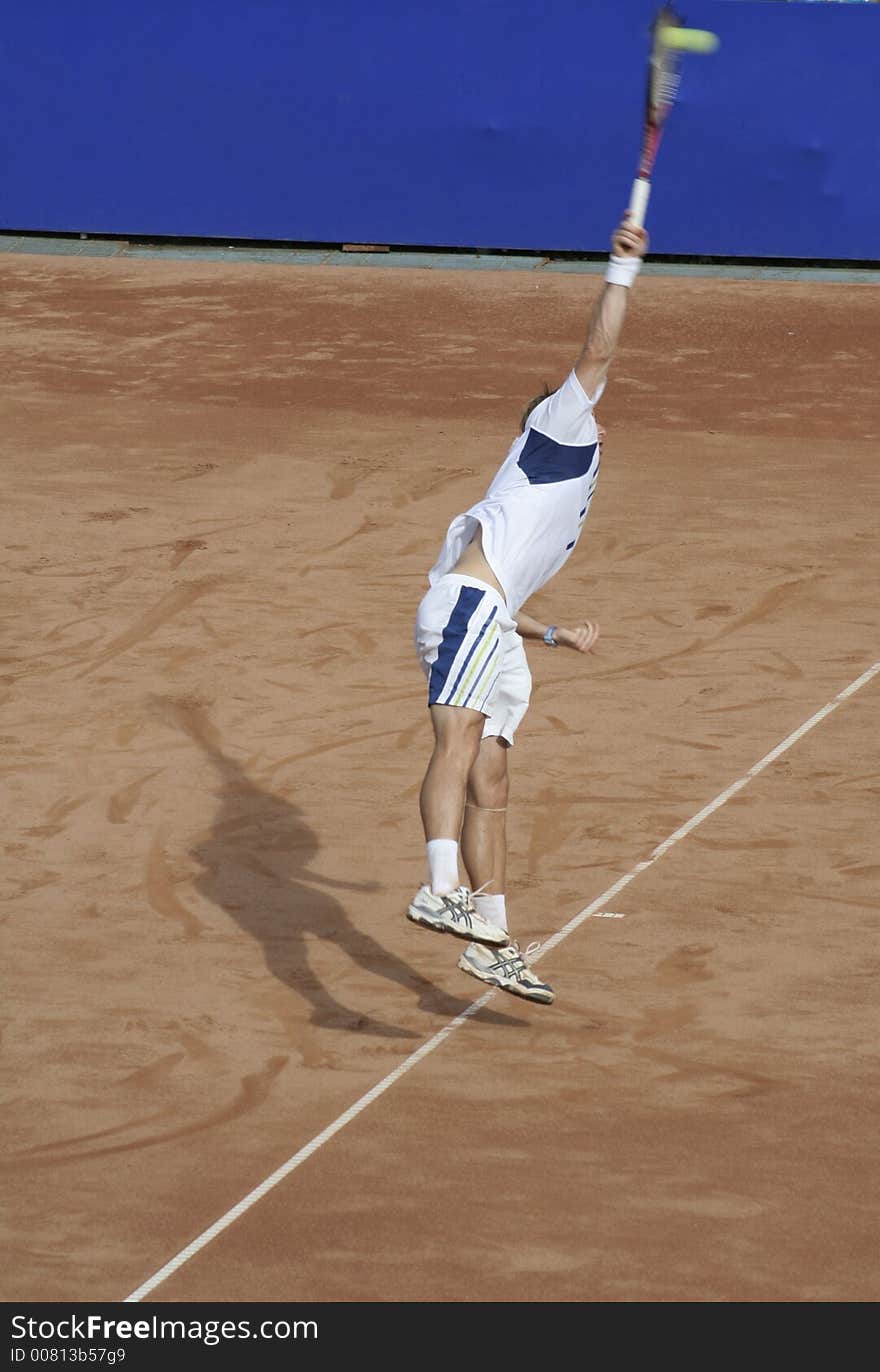 Tennis man serving the ball V