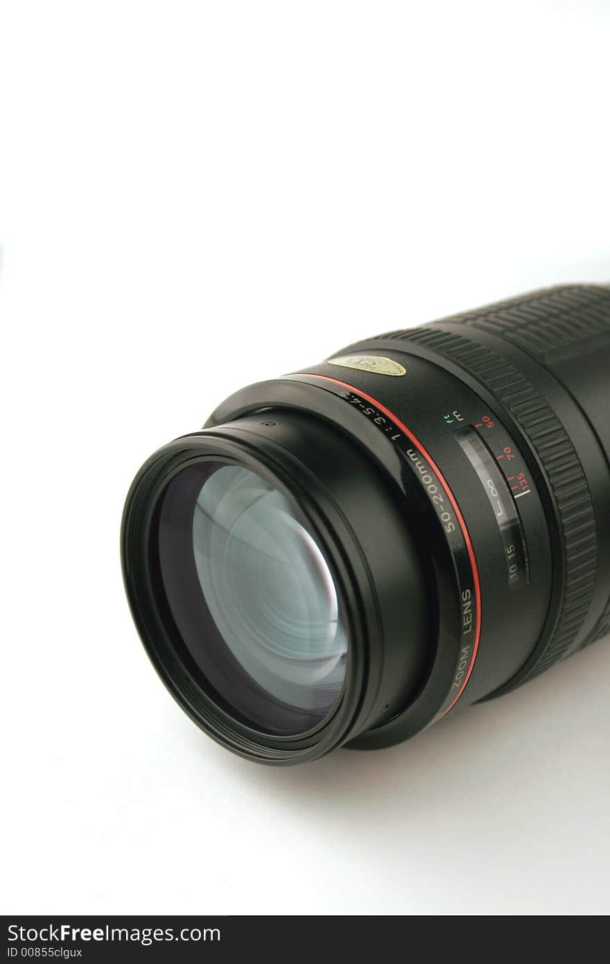 A zoom lens with high focal