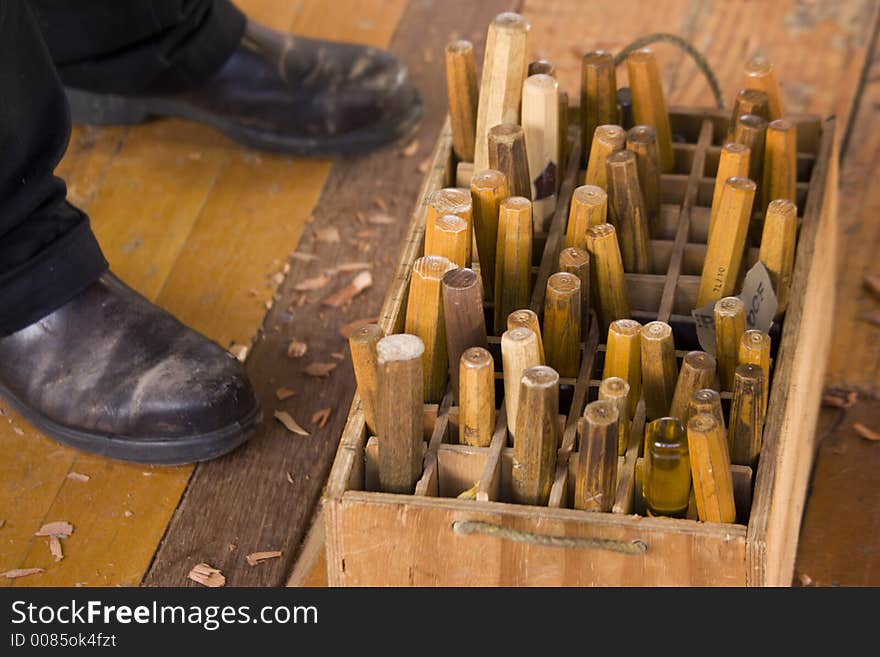 A box of assorted wood carving chisels. A box of assorted wood carving chisels