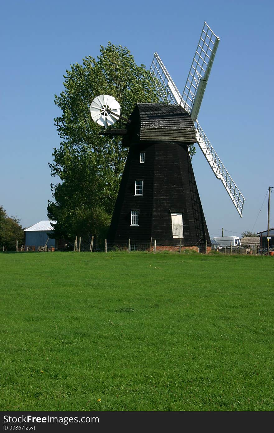 Lacey Green windmill in Buckinghamshire dates from 1650 and is the oldest smock design windmill in England