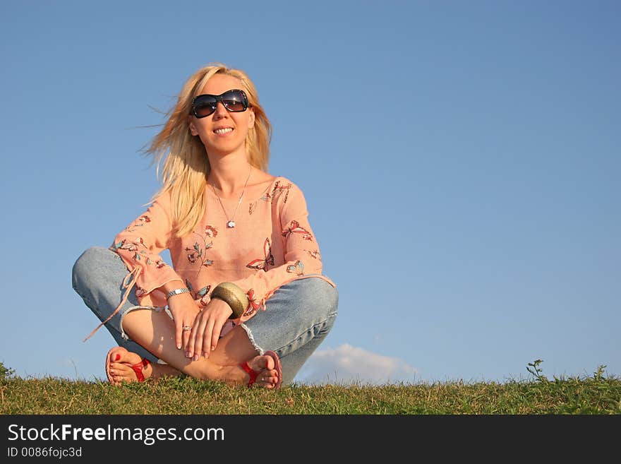 Woman with sunglasse