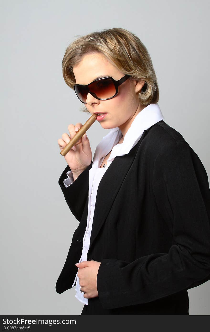 Blond woman smoking a cigar with sunglasses