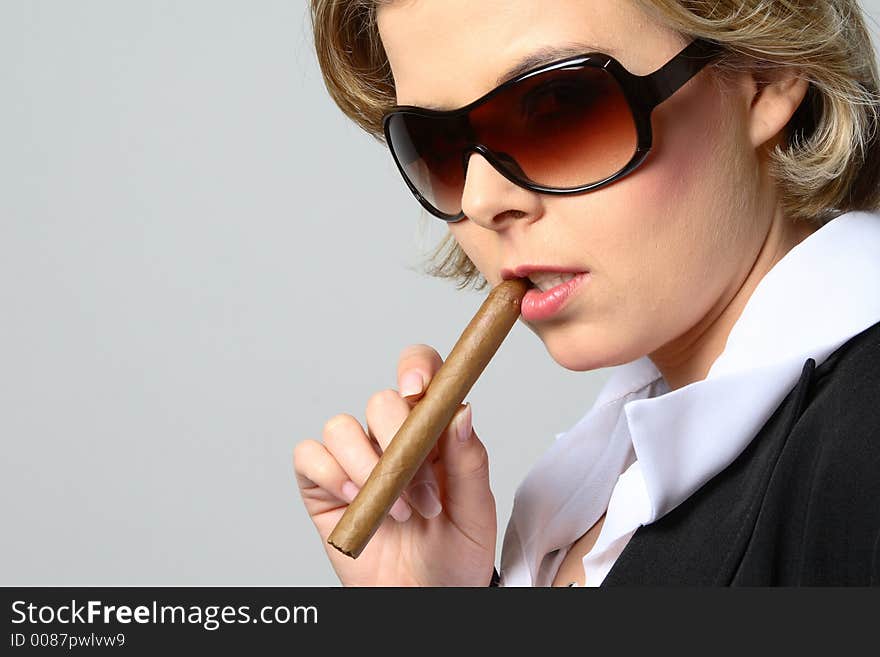 Blond woman smoking a cigar with sunglasses