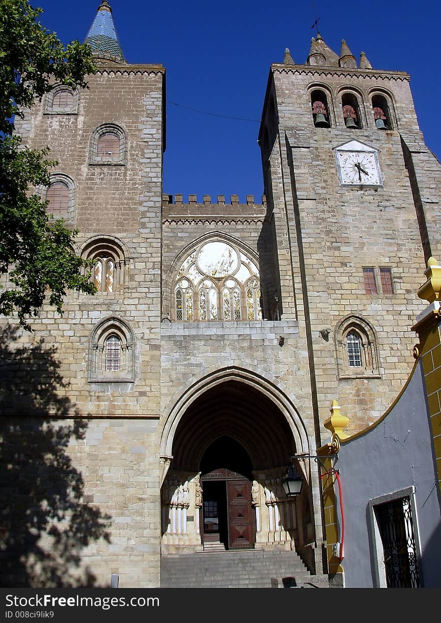 First church, Sé de Évora, city in the considered South of património Portugal world-wide of the Humanity for UNESCO. First church, Sé de Évora, city in the considered South of património Portugal world-wide of the Humanity for UNESCO.