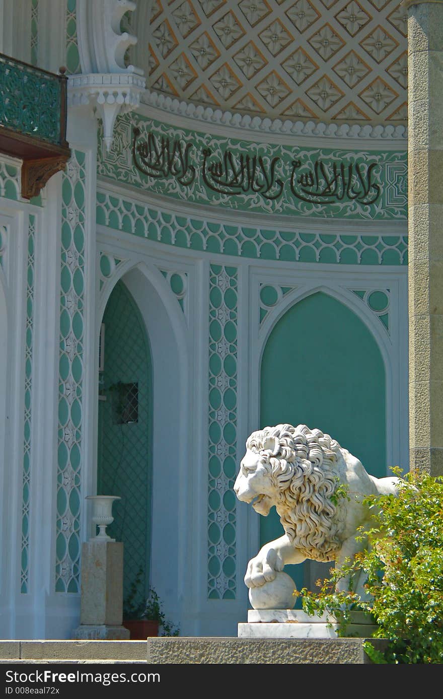 Lion sculpture at palace entry