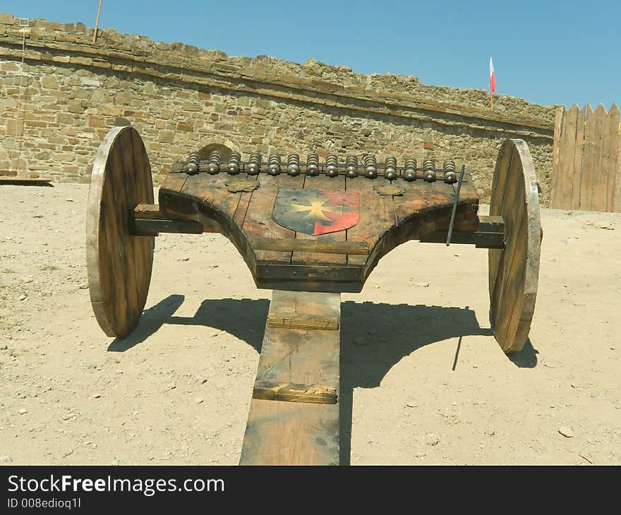 Multifiring cannon woth wood carriage in fortress