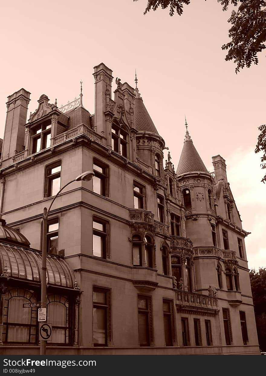 Similar to homes built on New York's Fifth Avenue, it was modeled after Chenonceaux, a chateau located in the Loire Valley of France, and represents the only example of the chateauesque style in Boston. Similar to homes built on New York's Fifth Avenue, it was modeled after Chenonceaux, a chateau located in the Loire Valley of France, and represents the only example of the chateauesque style in Boston.