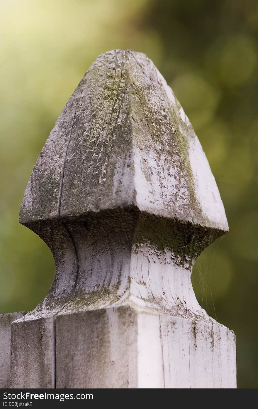 Shallow focus closeup of a fence post.