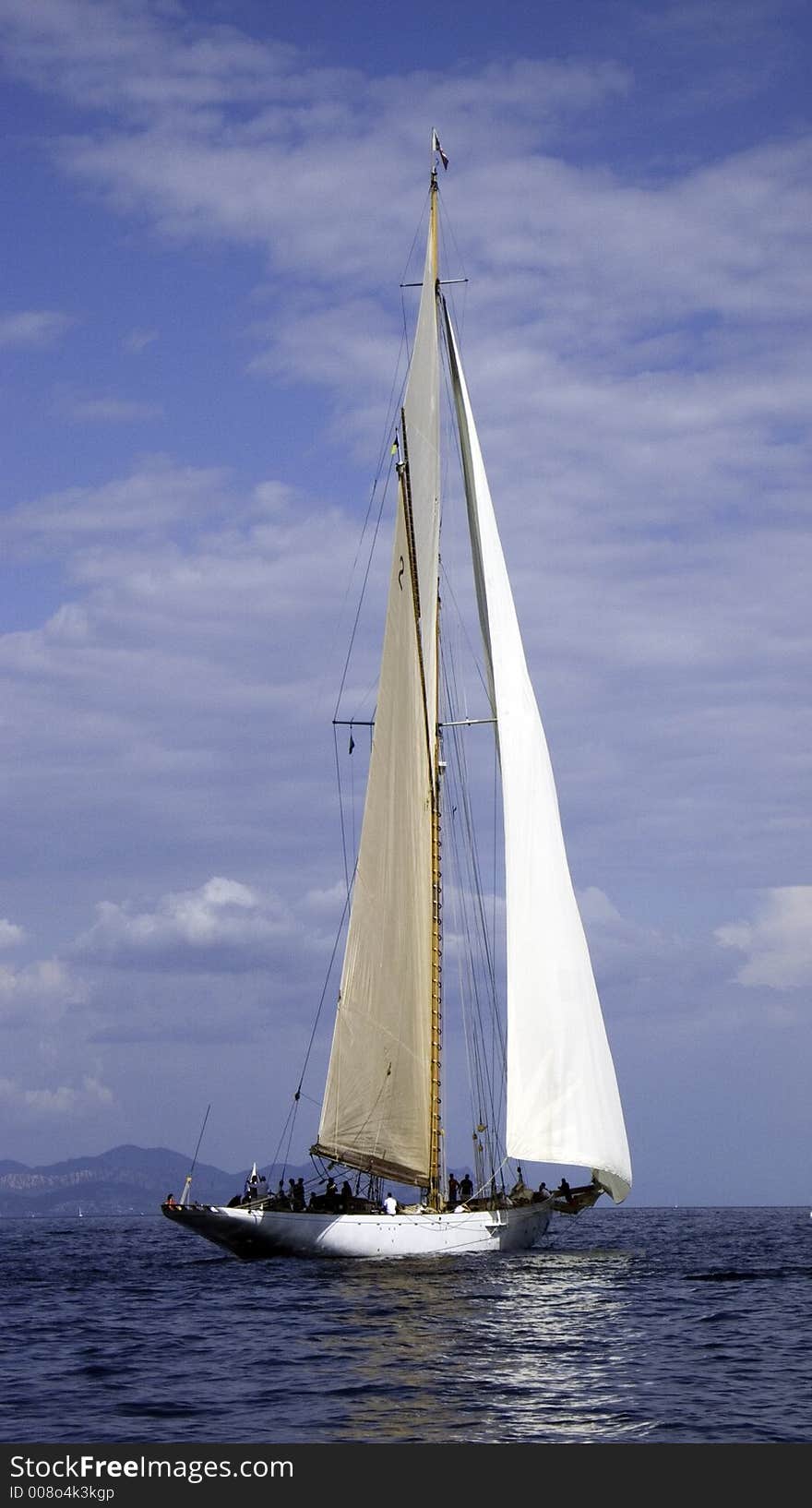 Classic sailing yacht Hallowe'en, 24 m long 1929 build by Fife going to the Nioularge