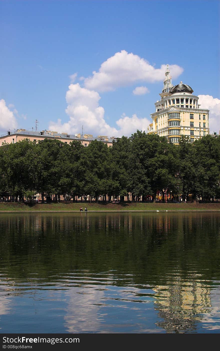 Expensive house in the center of Moscow, Patriarshi ponds