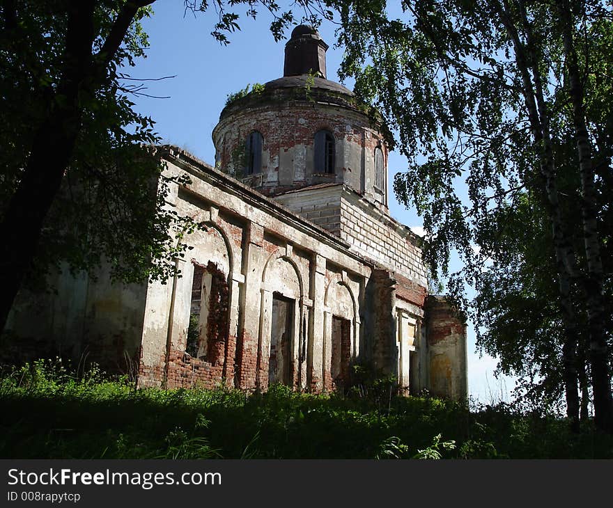 Ruinous Orthodox church in R'uminskoe, Vladimir region, Russia. Ruinous Orthodox church in R'uminskoe, Vladimir region, Russia