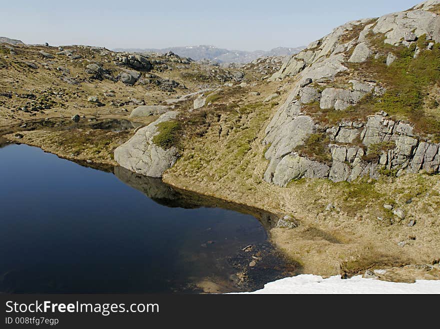 Picture of mountain lake in central Norway.