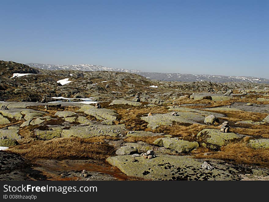 Picture of mountain landscape and rocks in central Norway.