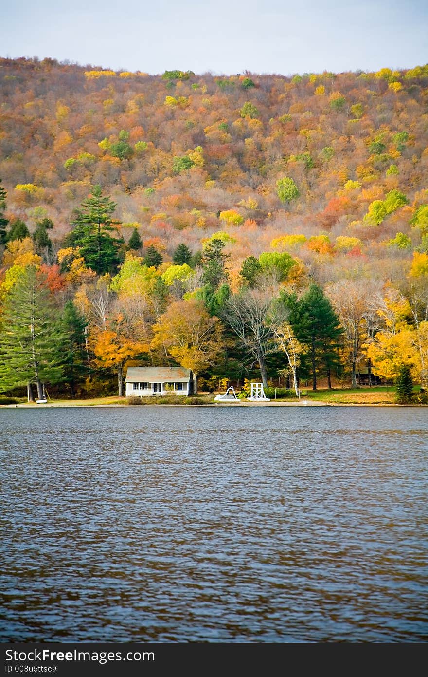 Waterfront Home and Foliage 09-010-027