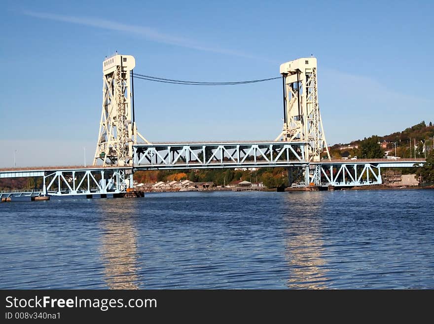 Vertical lift bridge