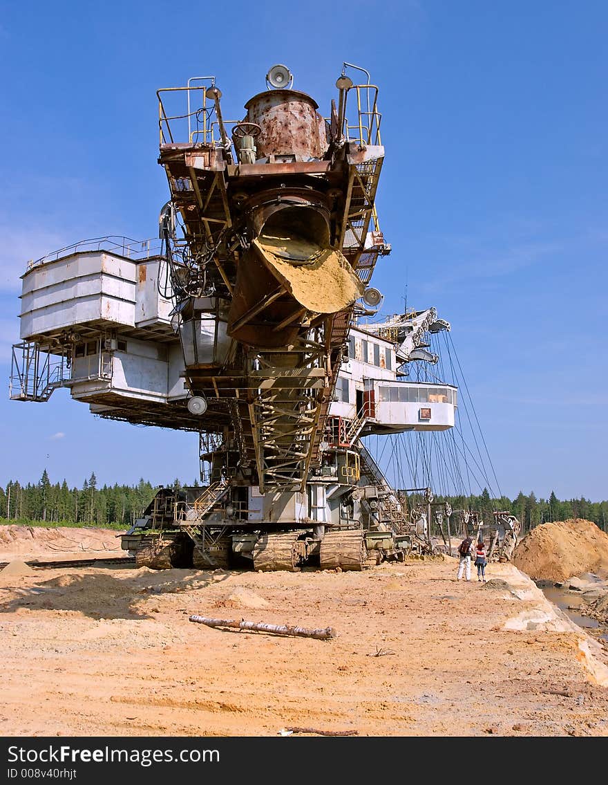 Huge sand-pit excavator