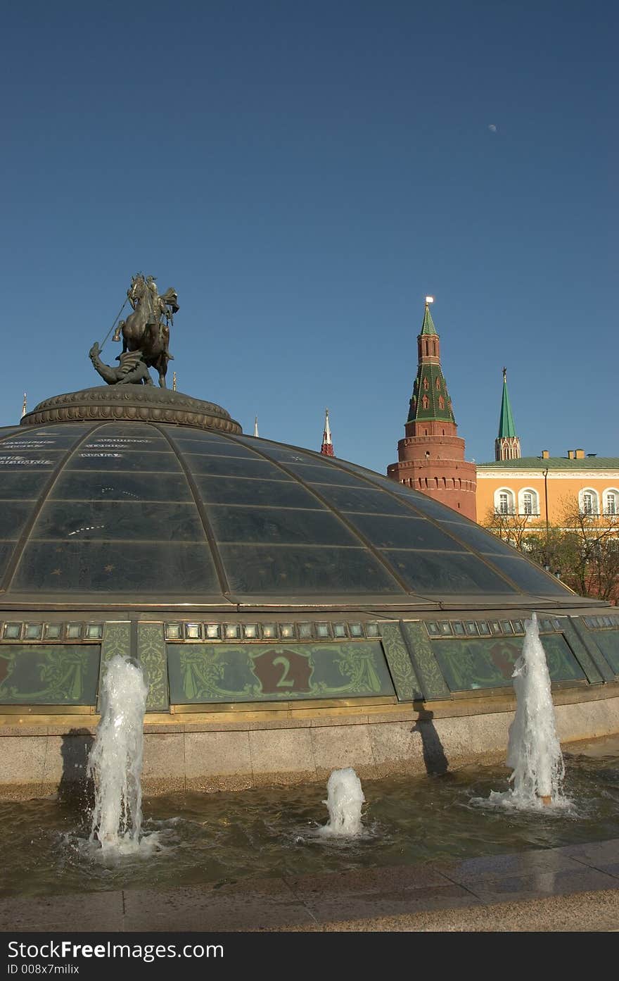 Kremlin and fountain