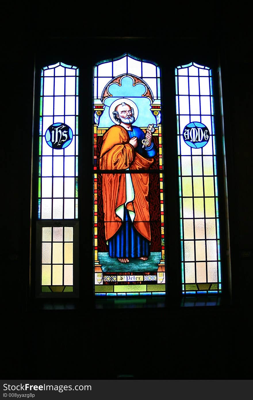 Stained glass window image of Saint Peter