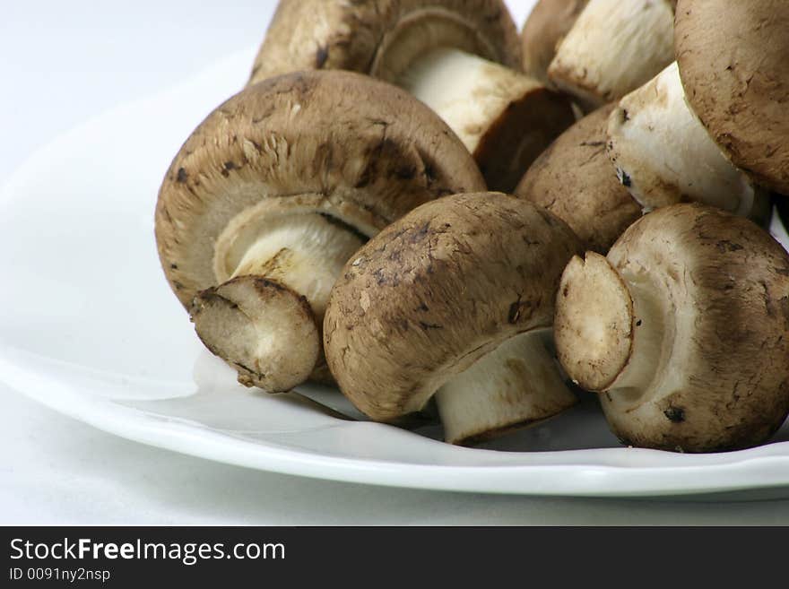 Chestnut mushrooms