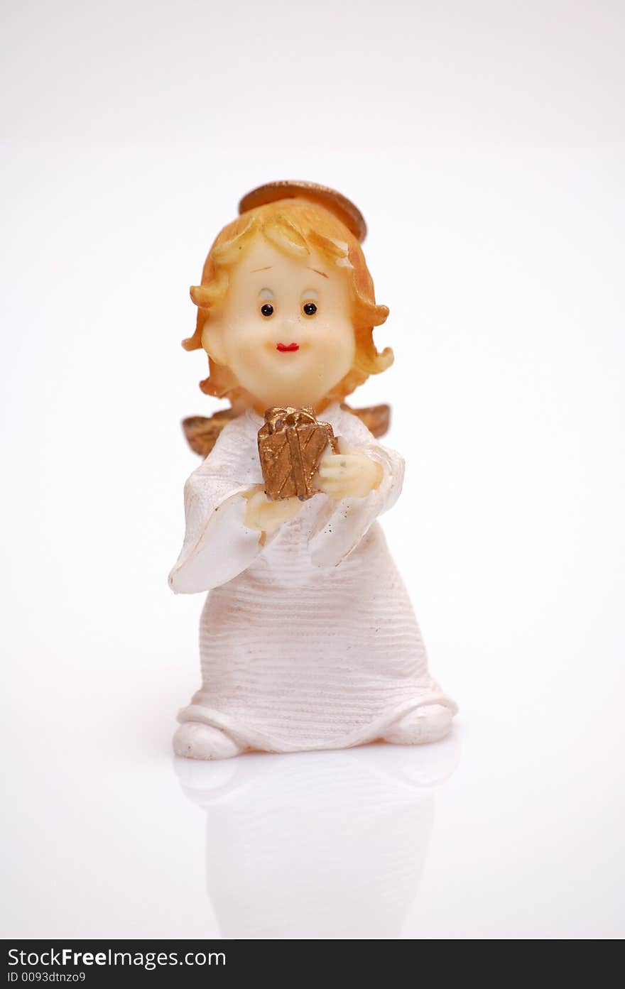 Figurine of an angel with a gift