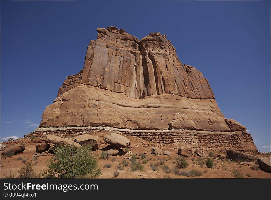 A lone rock formation in the årches National Park in Utah. A lone rock formation in the årches National Park in Utah.