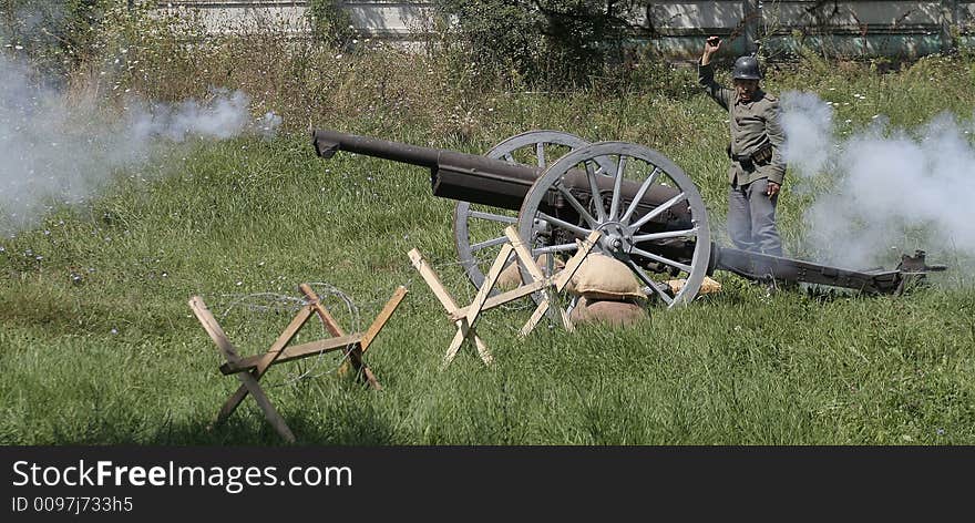 Soldiers operating a cannon in a military show from first world war. Soldiers operating a cannon in a military show from first world war