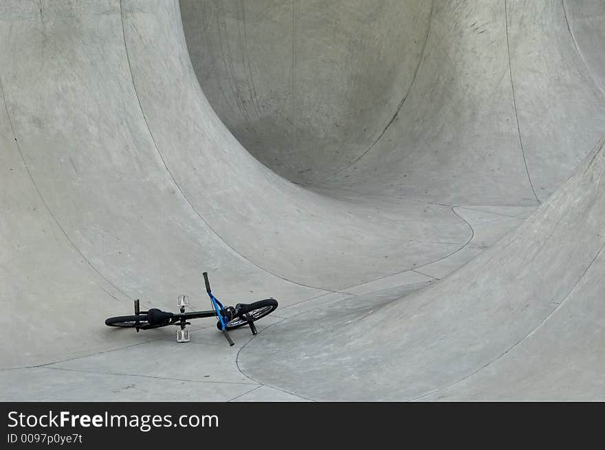 Bmx in a skate bowl