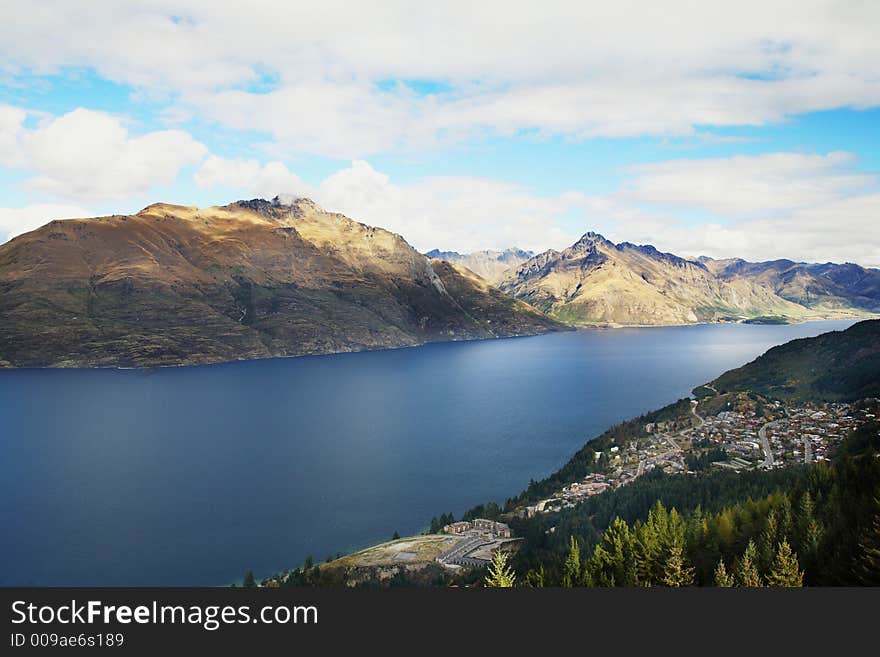 Beautiful mountain and lake at queenstown, New Zealand. Beautiful mountain and lake at queenstown, New Zealand